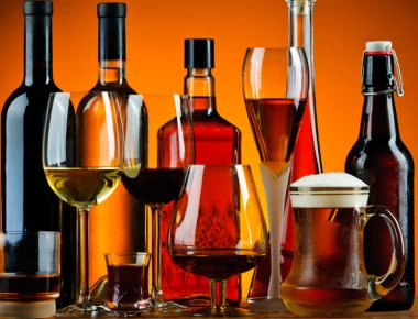 Το αλκοόλ καταστρέφει το δέρμα;